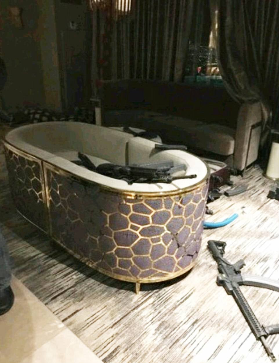 Atacatorul din Las Vegas și-a premeditat atacul. Avea camere video pe holul hotelului din care a tras