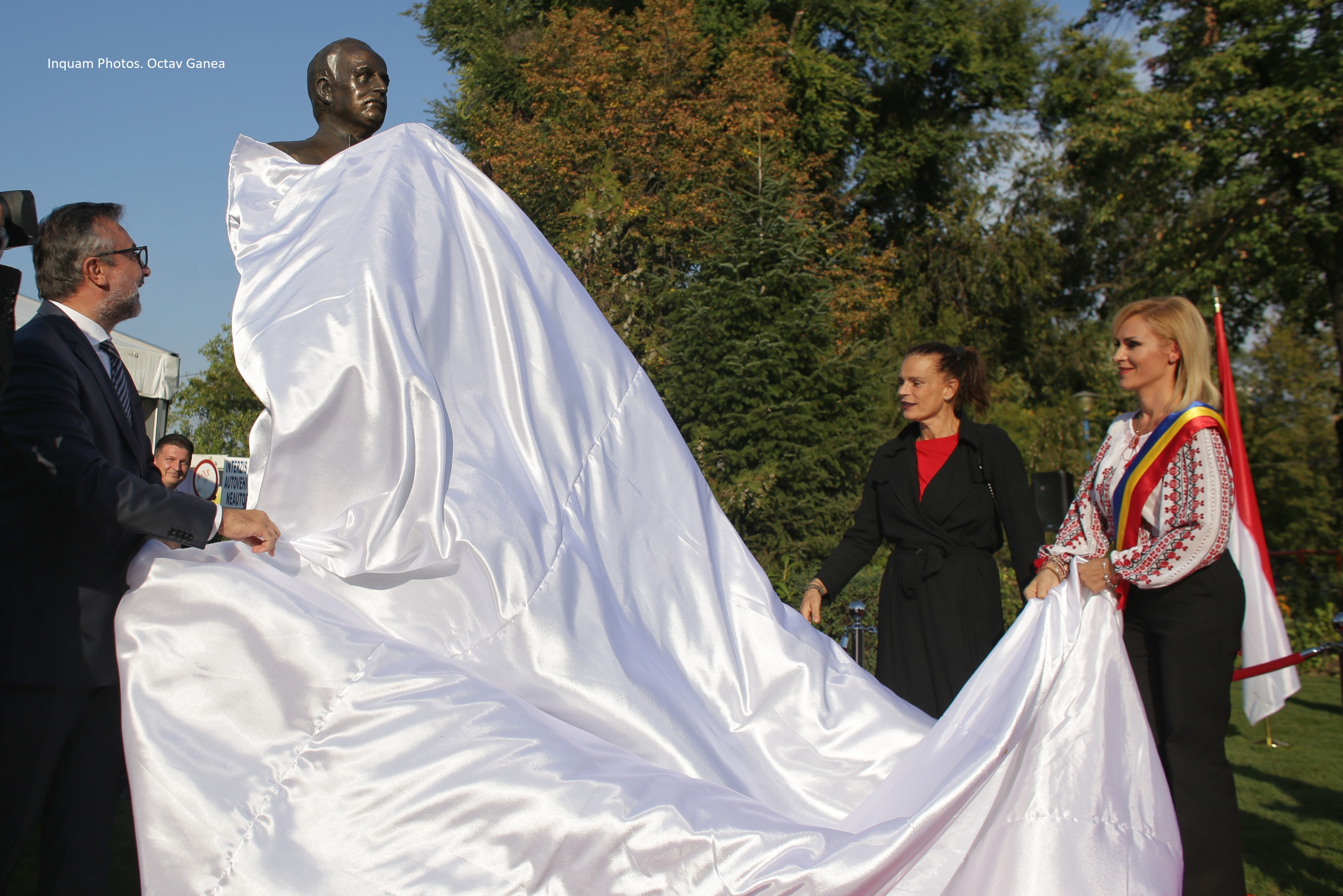 Statuia Prințului Rainier al III-lea din București, inaugurată de Prințesa Stephanie de Monaco