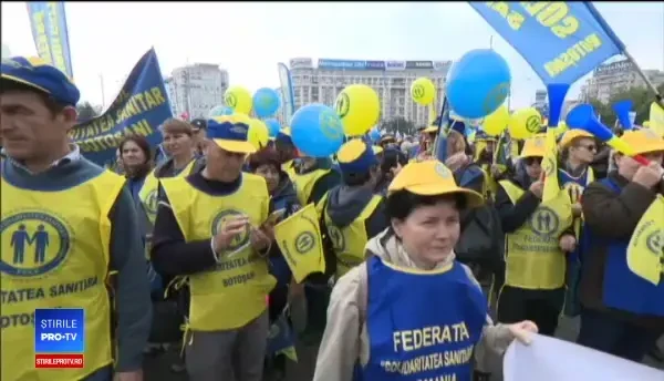 Câteva mii de sindicalişti protestează în Piaţa Victoriei. Traficul în centrul Capitalei este blocat