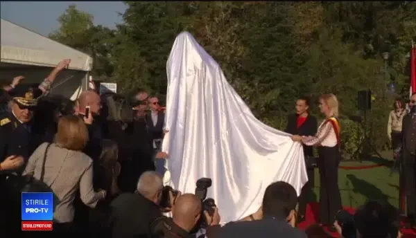 Statuia Prințului Rainier al III-lea din București, inaugurată de Prințesa Stephanie de Monaco