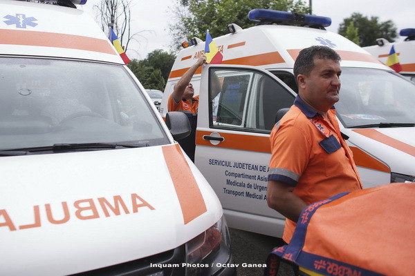 Planul roșu, activat la Vaslui. Un microbuz cu 16 pasageri s-a răsturnat. O persoană a murit, 10 au ajuns la spital