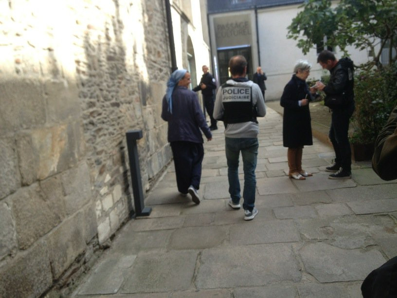 Un bărbat înarmat a atacat o biserică din Franţa, chiar în timpul slujbei