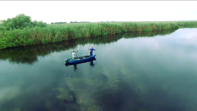 O fetiță de 13 ani din Ialomița, căutată de scafandri, după ce ar fi dispărut în apele Dunării