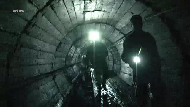 Miner prins sub un utilaj, în Mina Livezeni din Hunedoara