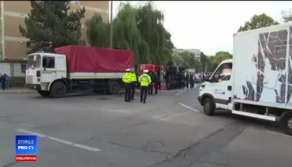 Autospecială ISU, de 1.700.000 de lei și fără CASCO, s-a răsturnat în Piteşti peste trei mașini