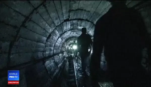 Surpare de teren la Mina Lupeni. Trei mineri, prinşi în subteran