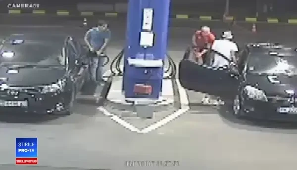 Un bulgar care fuma în benzinărie s-a trezit că i se stinge ţigara cu extinctorul