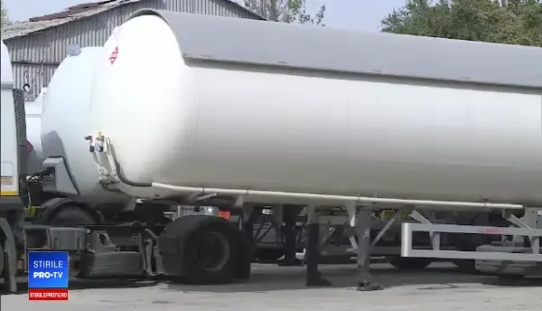 Reciclarea uleiului toxic, metodă de a păcăli statul. Ce au descoperit polițiștii