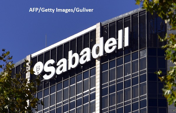 Haosul economic începe să se instaleze în Catalonia. Băncile se mută, fabricile se opresc