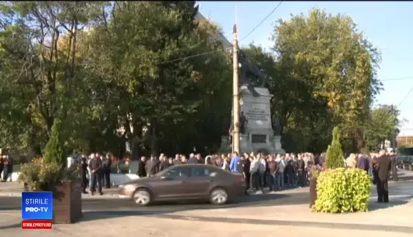 Protest în tăcere în Capitală. Zeci de pensionari din armată s-au plâns de pensiile mici