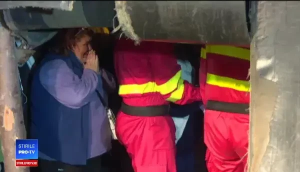 Minerii blocați în subteran, în Mina Lupeni: doi au fost scoși în viață, al treilea a fost găsit mort