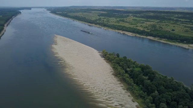 ”Haz de necaz” cu Dunărea: în porturile din România, navele mai opresc doar când moare cineva la bord