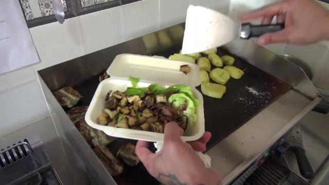 Câți bani economisesc românii care își fac abonamente la restaurant