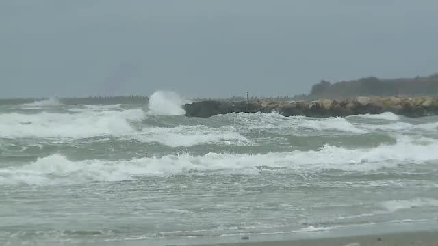 Temperaturi mai mici cu 15 grade și valuri de 1 metru pe litoral