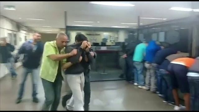 16 hoți au strâns 1,3 milioane de dolari pentru „jaful secolului”. Ce a urmat