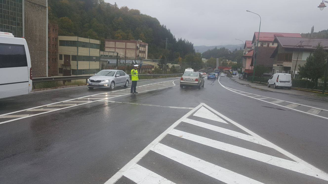 Probleme pe DN1 din cauza apei de pe carosabil