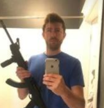 Atacul din Las Vegas i-a schimbat viața unui pasionat de arme. Cui i le-a donat