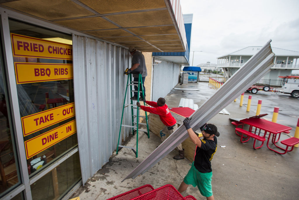 Uraganul Nate, care a făcut 25 de victime, a fost retrogradat