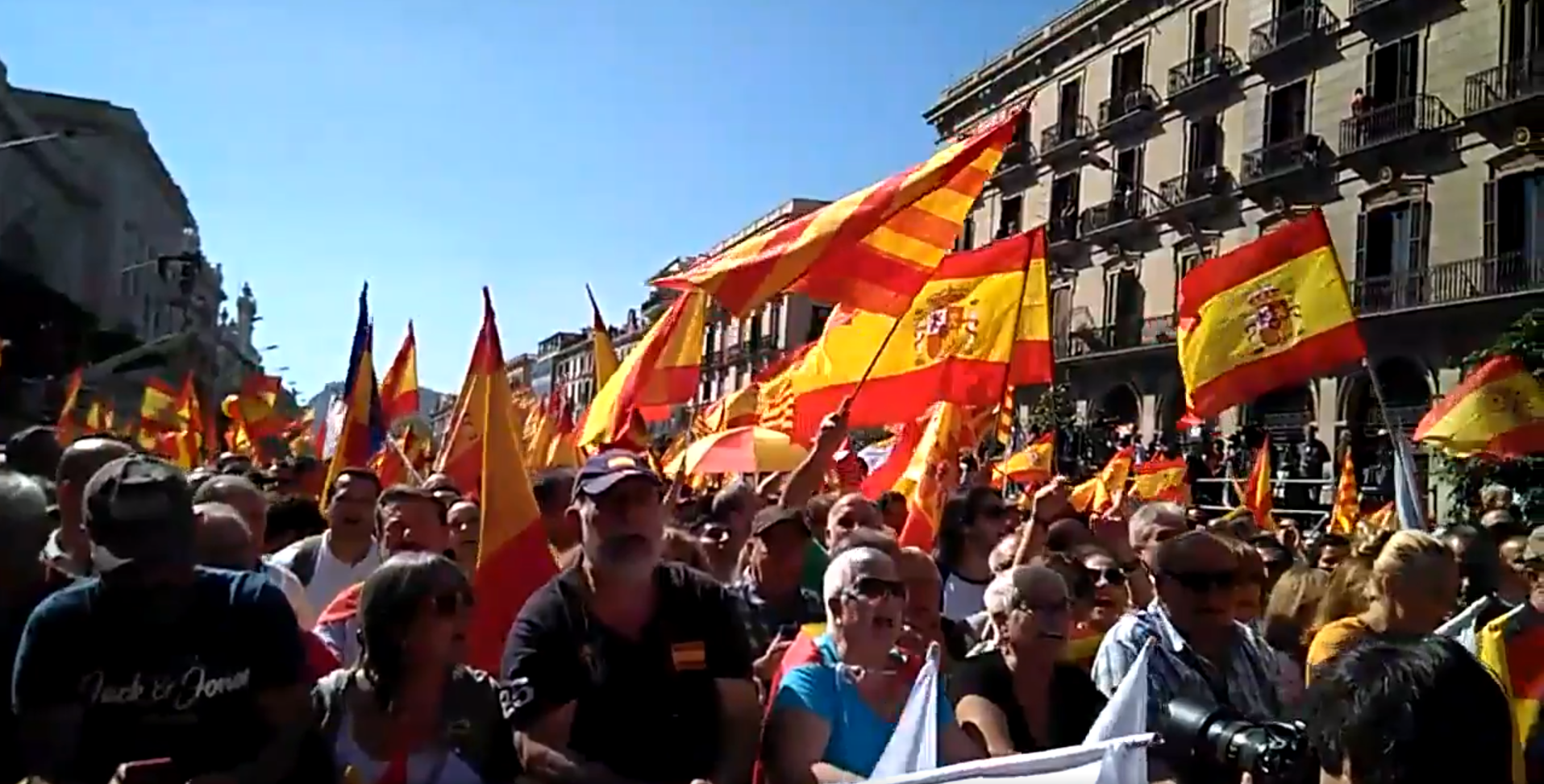 Catalonia nu renunță la independență. Guvernul spaniol se pregăteşte să-i suspende autonomia