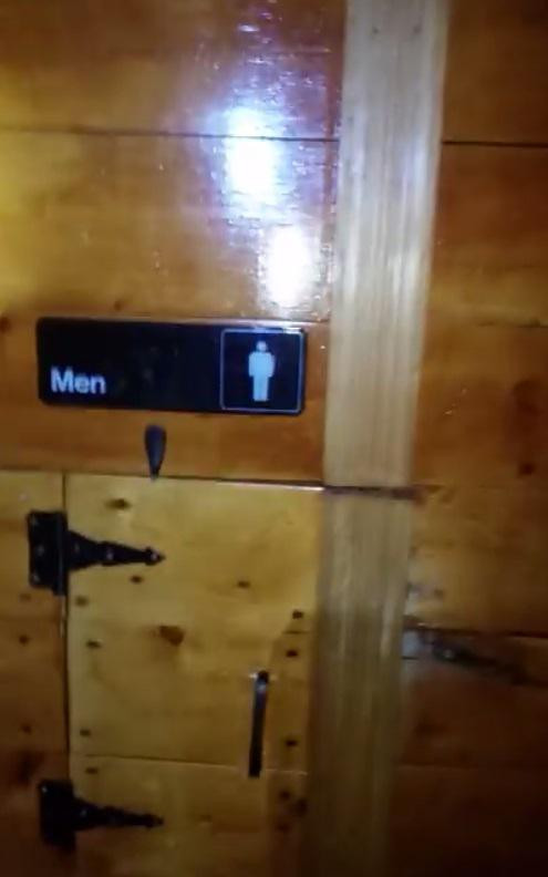 Ce a descoperit un muncitor într-o casă din Florida, în timp ce instala un aer condiționat