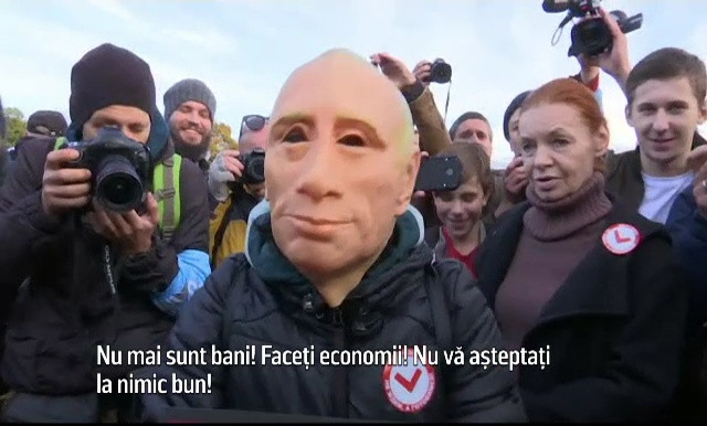 270 de persoane care l-au ”sărbătorit” pe Putin cu proteste, arestate