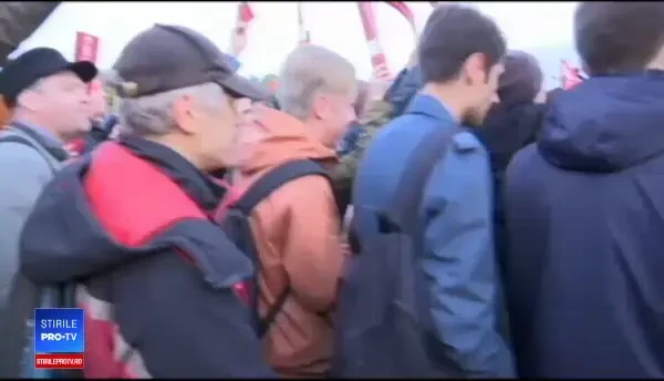 270 de persoane care l-au sărbătorit pe Putin cu proteste, arestate