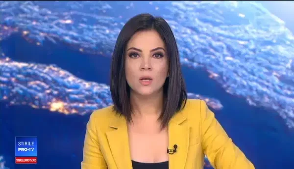 Autoturismul care a căzut în Dunăre, scos la suprafață. În el nu se află nicio persoană