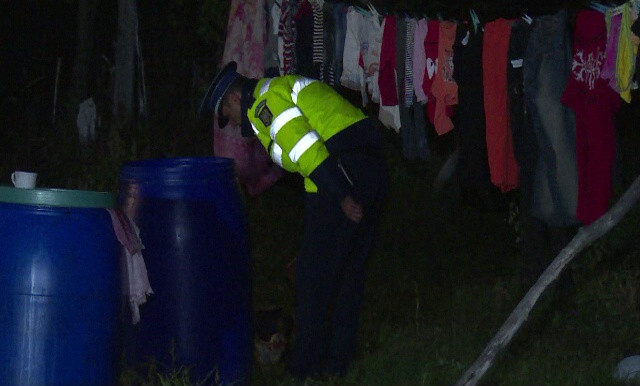 Doi frați au murit intoxicați în casă. Mama a încercat să se sinucidă