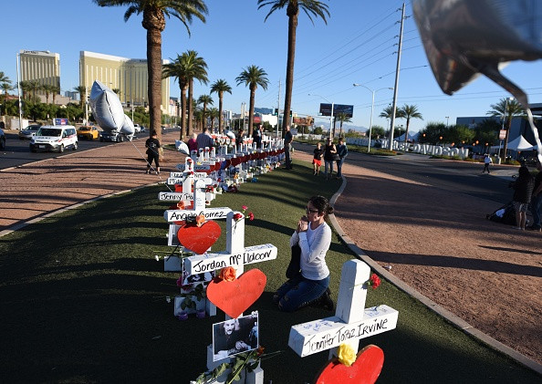 Stephen Paddock a împușcat un agent de pază, cu șase minute înaintea atacului din Las Vegas