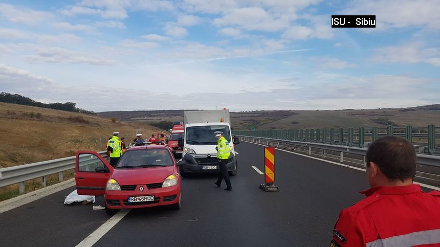 Accident pe autostrada Sibiu-Orăștie. Un șofer a făcut infarct la volan
