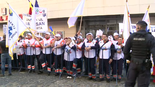 Sute de sindicaliști au protestat din nou față de Legea salarizării