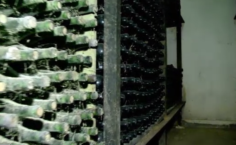 ANAF vinde 11.000 de sticle de vin de lux. O sticlă poate ajunge la 500 de euro