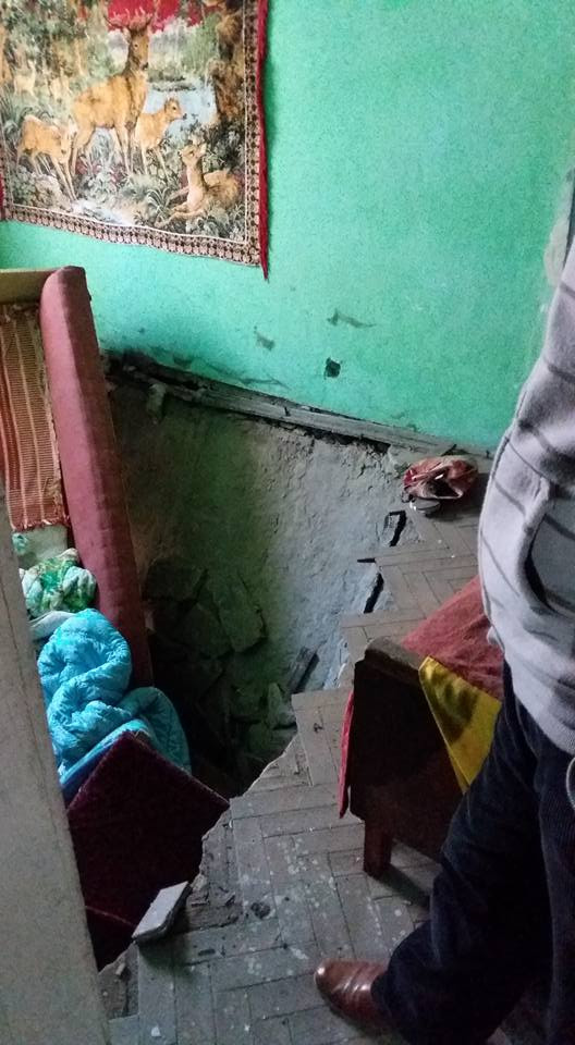 Tavanul unui apartament s-a prăbușit în Lupeni. Primar: ”Nu am mai găsit fier beton, a fost furat”