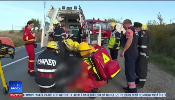 Dubă izbită de un TIR pe DN72. Șoferul, transportat la spital de un elicopter SMURD