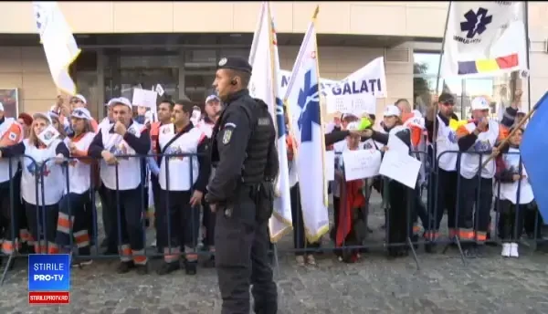 Sute de sindicaliști au protestat din nou față de Legea salarizării