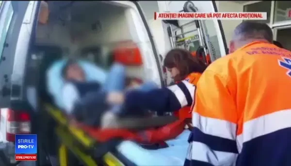 Incident grav la o școală din Argeş. Elev dus la spital cu o bucată de fier-beton înfiptă de picior