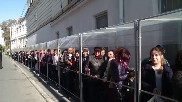 Moaștele Sfintei Parascheva. „E mai important să ne rugăm la Sfânta de ziua ei"