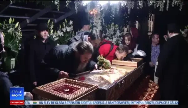 Moaștele Sfintei Parascheva. E mai important să ne rugăm la Sfânta de ziua ei
