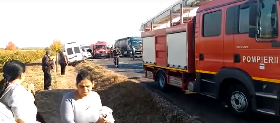 Microbuz cu pelerini care mergeau la Sfânta Parascheva, implicat într-un accident grav