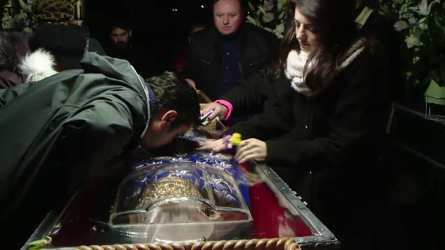 Fost preot, pe Facebook: "În România, moaștele sunt venerate cum n-a văzut tot Evul Mediu"