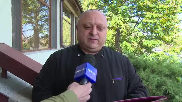 Scandal între preot și firma de pompe funebre. ”Plimbă mortul pe drumuri cât mai lungi”