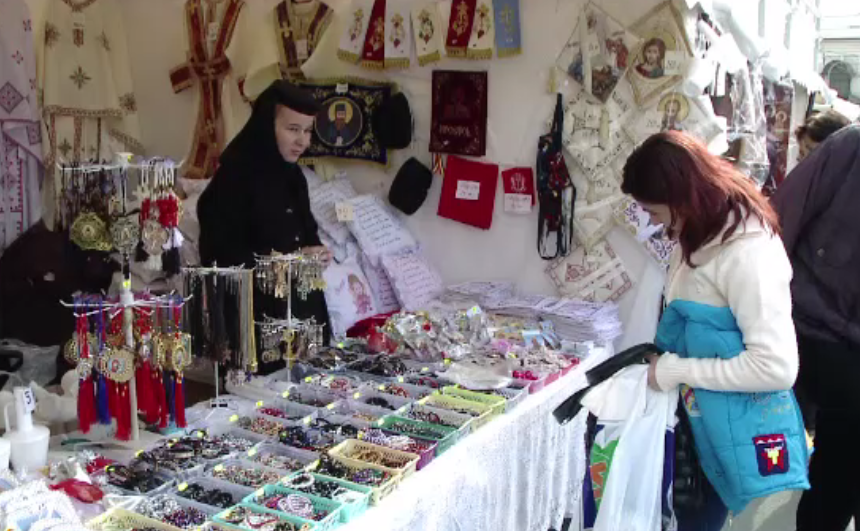 "Talpa Maicii Domnului", suvenirul care s-a vândut ca pâinea caldă la pelerinajul Sf. Parascheva