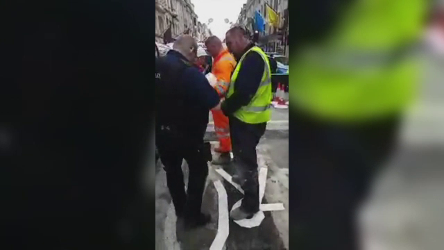 Doi români au împiedicat un jaf în centrul Londrei: ”Unul i-a pus piedică, celălalt l-a legat”