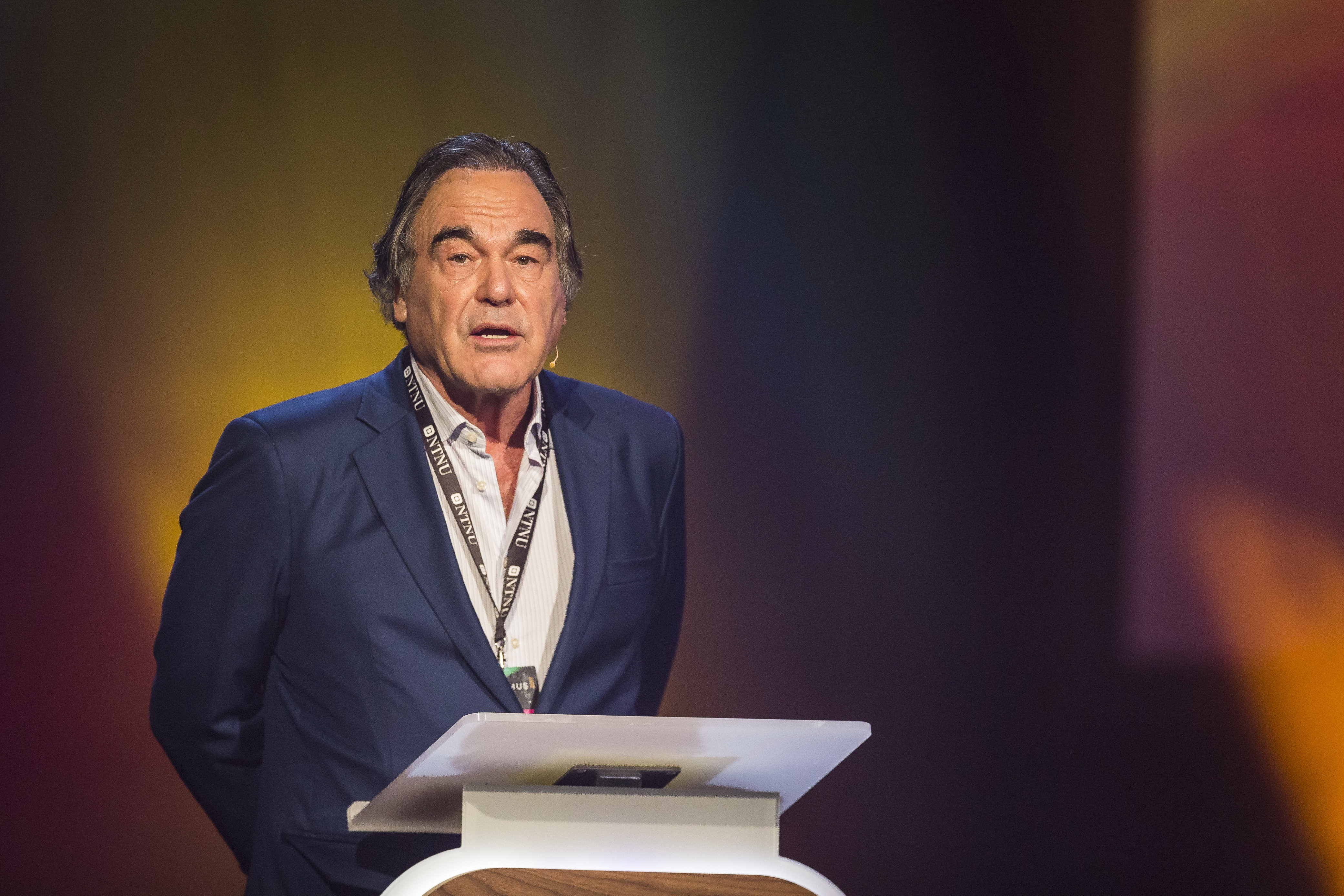 Un fost model Playboy îl acuză pe Oliver Stone de gesturi cu conotație sexuală: E la fel ca Harvey Weinstein