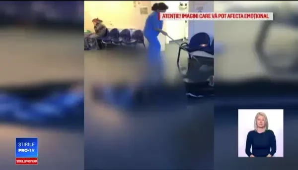 Pacient lăsăt să zacă prăbușit în spital, în Tulcea. Ştergea cu mopul pe lângă el. VIDEO