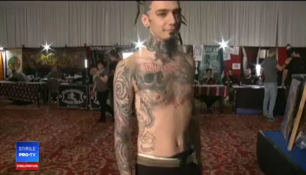 Cei mai tatuați oameni din lume s-au întâlnit în Capitală. Mă simțeam abandonat și m-au ajutat