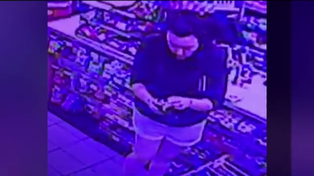 Momentul în care o femeie fură cardul unui bărbat care suferea o criză de epilepsie