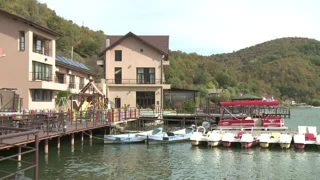 Unele pensiuni de pe Clisura Dunării sunt deja pe jumătate rezervate de Revelion. Ce oferte sunt