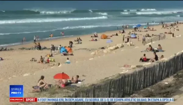La plajă în mijlocul lunii octombrie. Francezii de bucură de soare, iar irlandezii se pregătesc de uragan