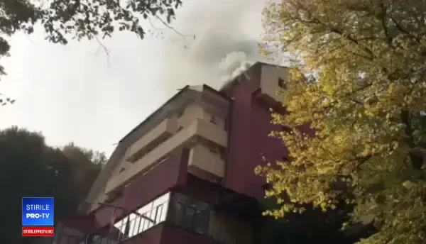 Incendiu la un hotel din Băile Olăneşti. Aproximativ 200 de persoane evacuate